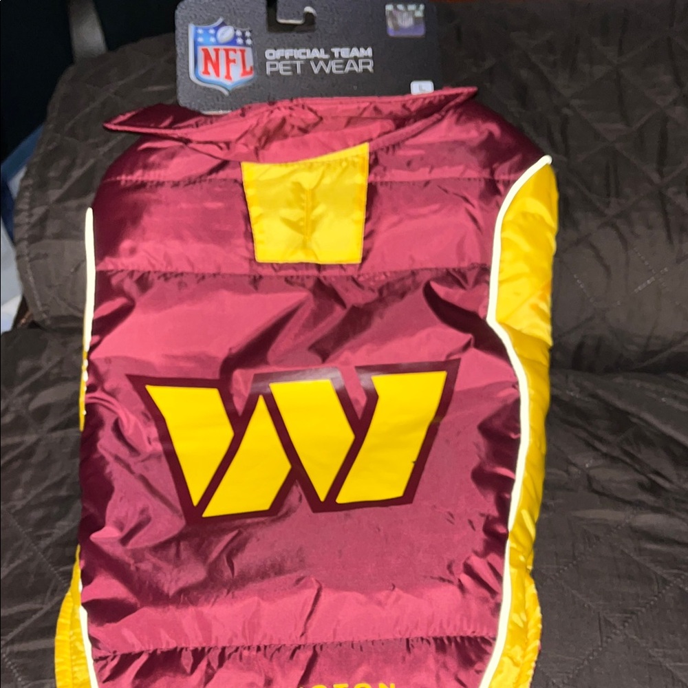 New NFL Washington Commanders Pet Wear Burgundy and Gold Jacket Size Large